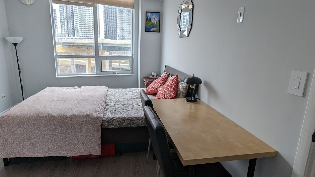 Downtown Toronto|Private Washroom|Large MasterBed