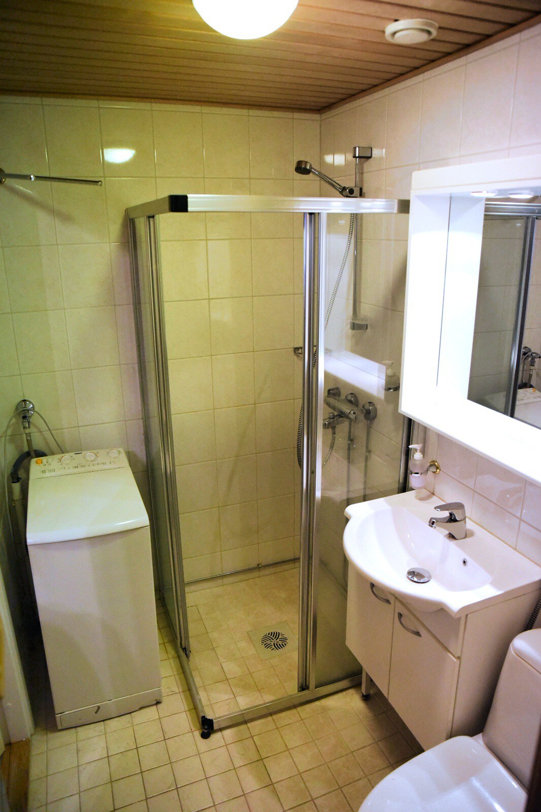 位于利未市中心的舒适单间公寓，配有桑拿浴室