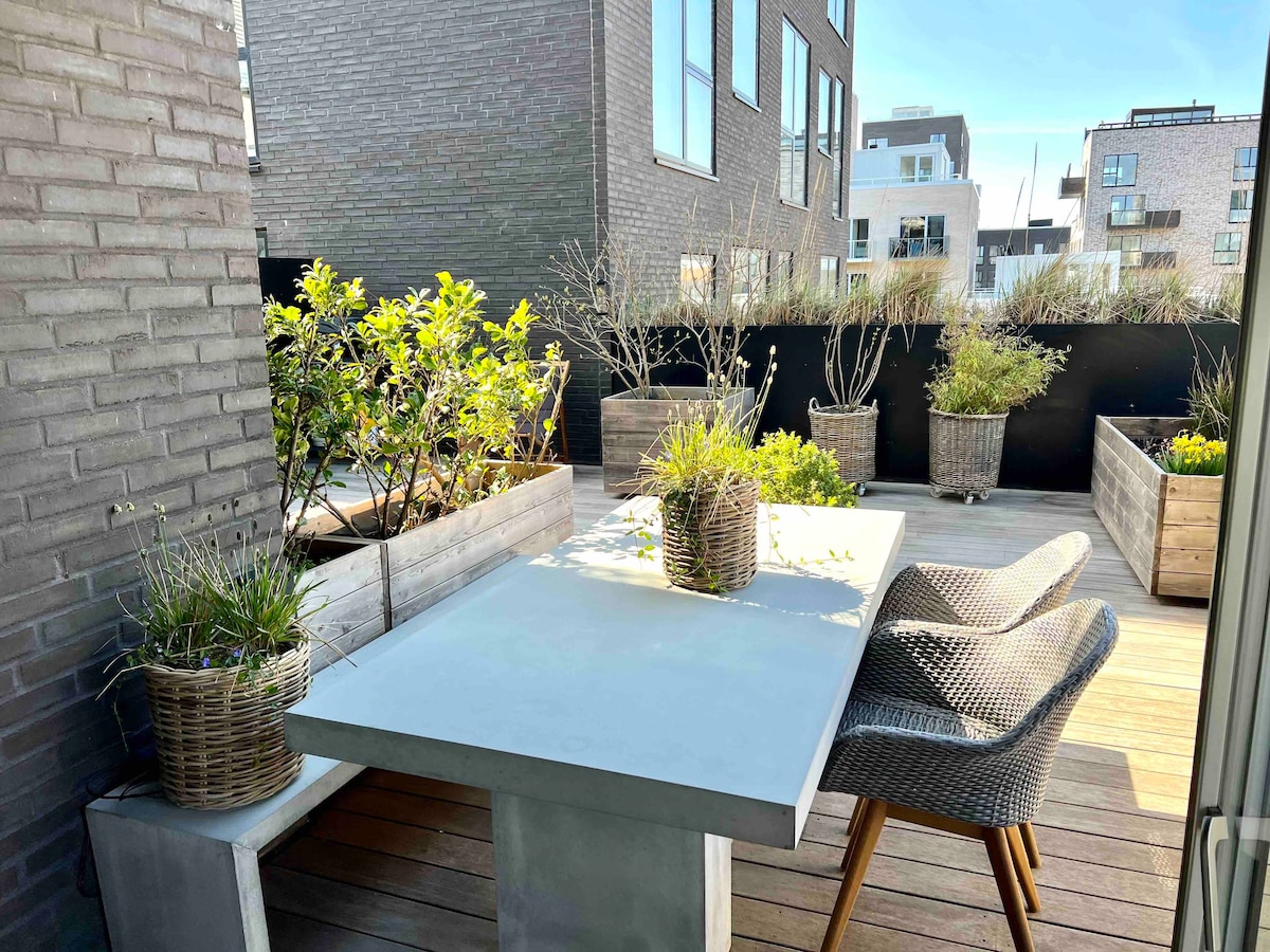 Large private roof terrace and great location