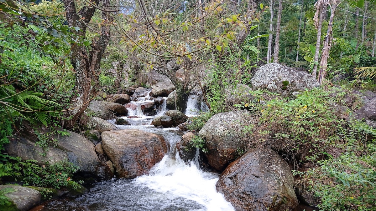 2卧室河畔小屋，可欣赏山景