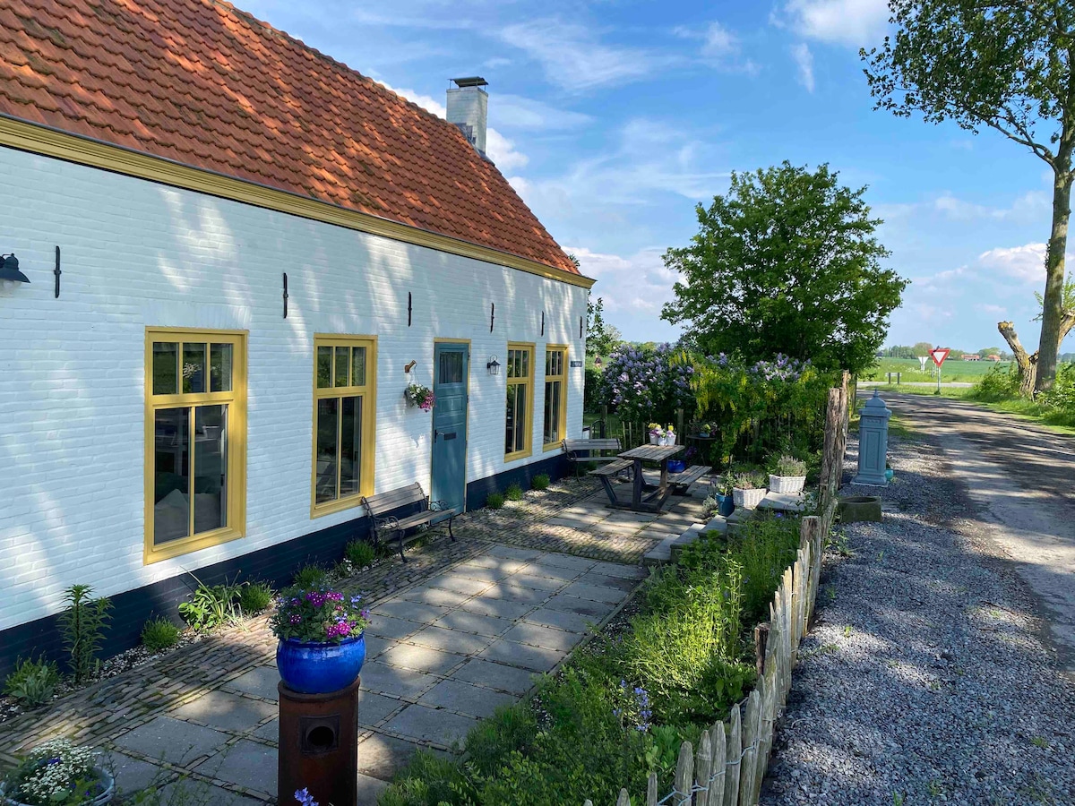 Boerderij woning aan Zeeuws Vlaamse kust