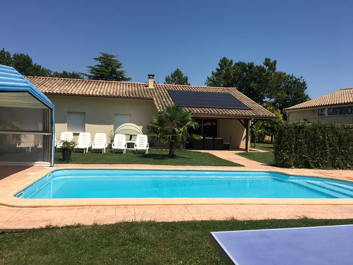 GITES 300m²16 pers piscine couverte§chauffée SDJ