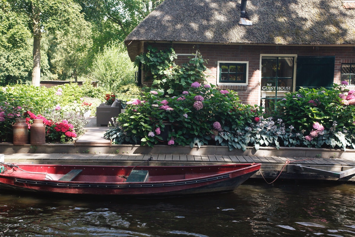 Plompeblad Guesthouse Giethoorn