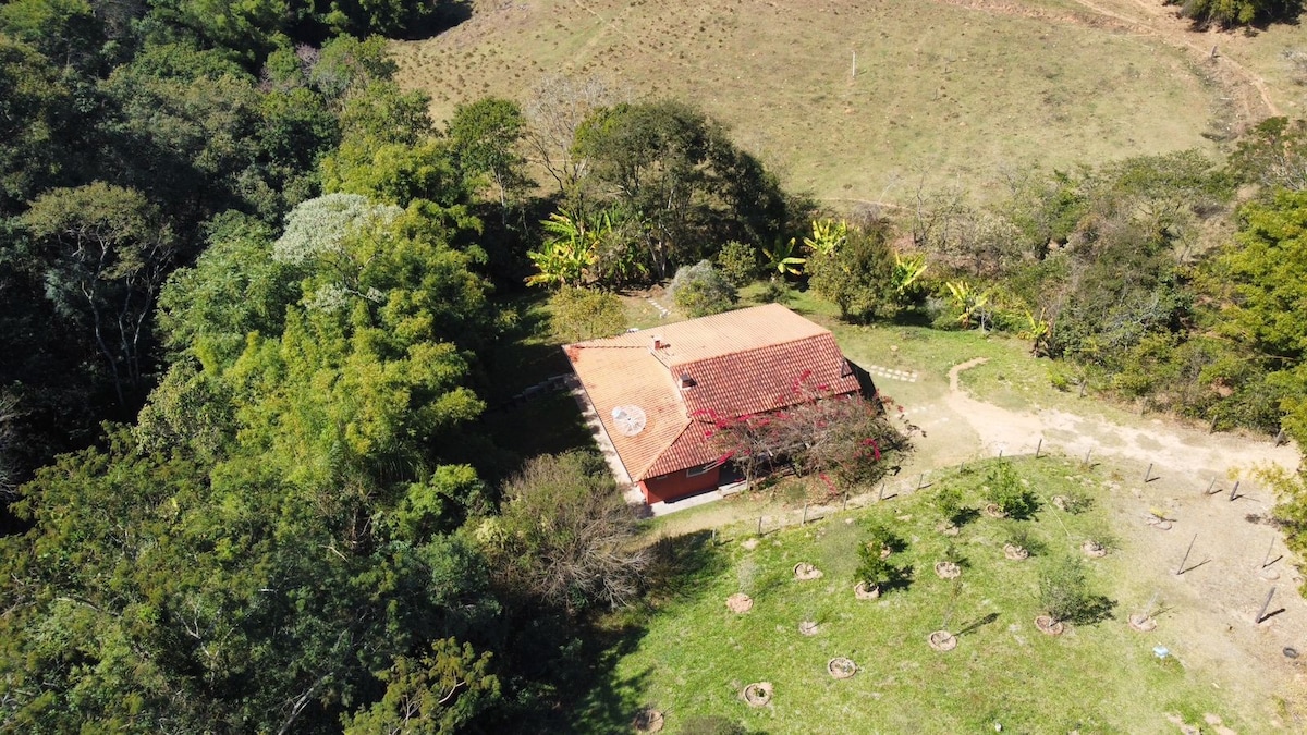 《Refúgio da Mata frent ao rio e piscininha natural