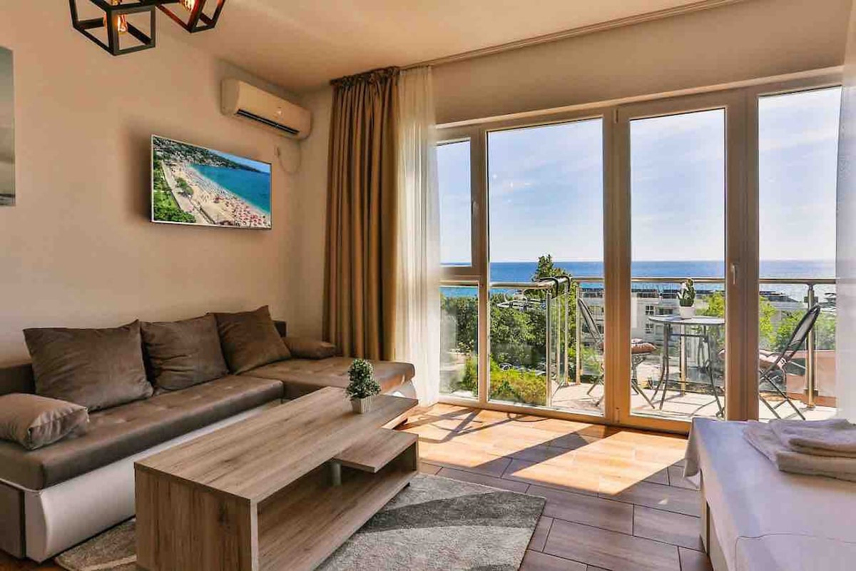 Luna apartment’s,Sutomore 70m from the sea