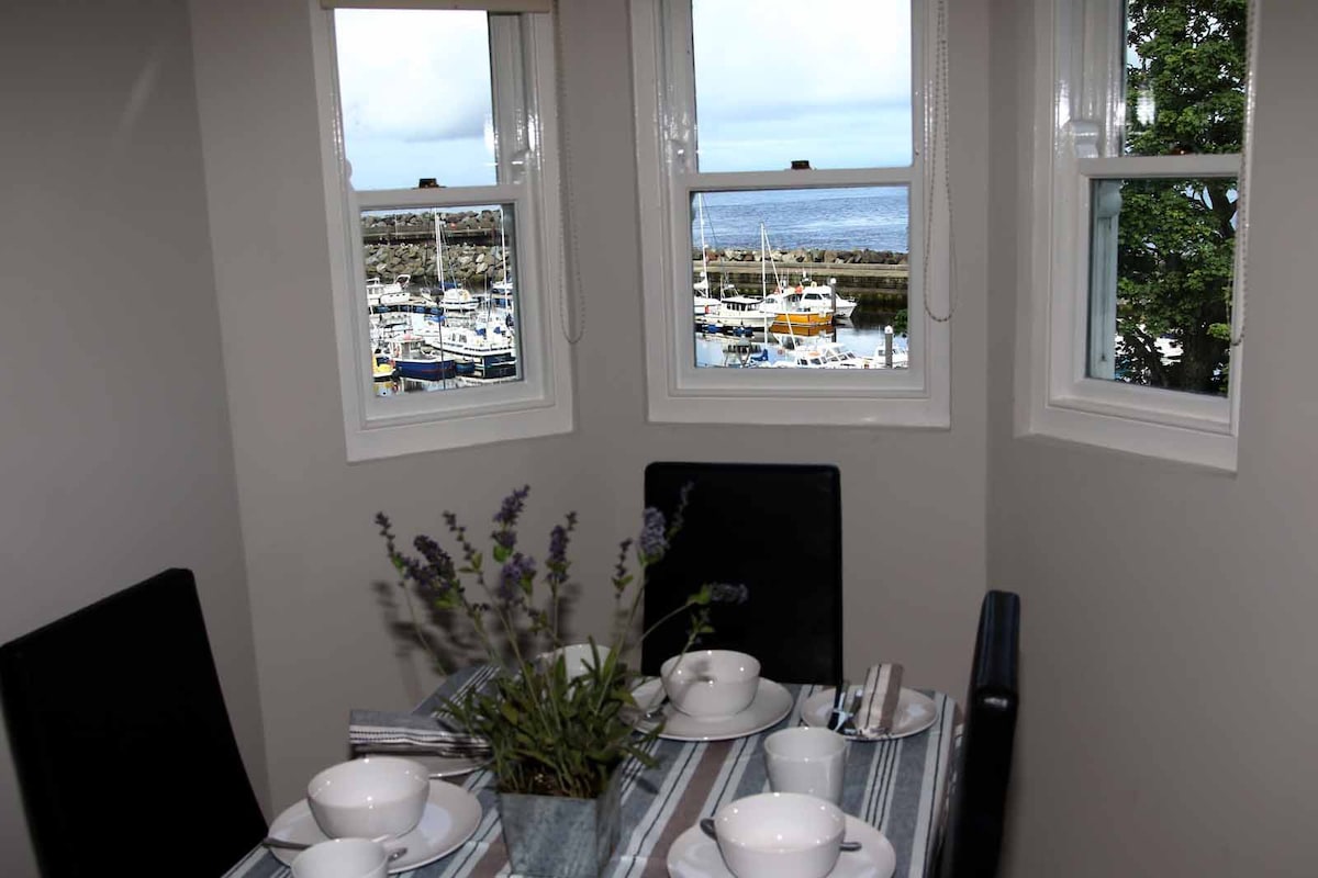 The Lir Loft: Superb Seaview Penthouse Apartment