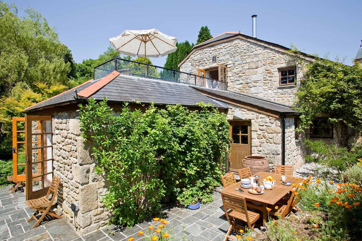 Character dog friendly barn conversion Constantine