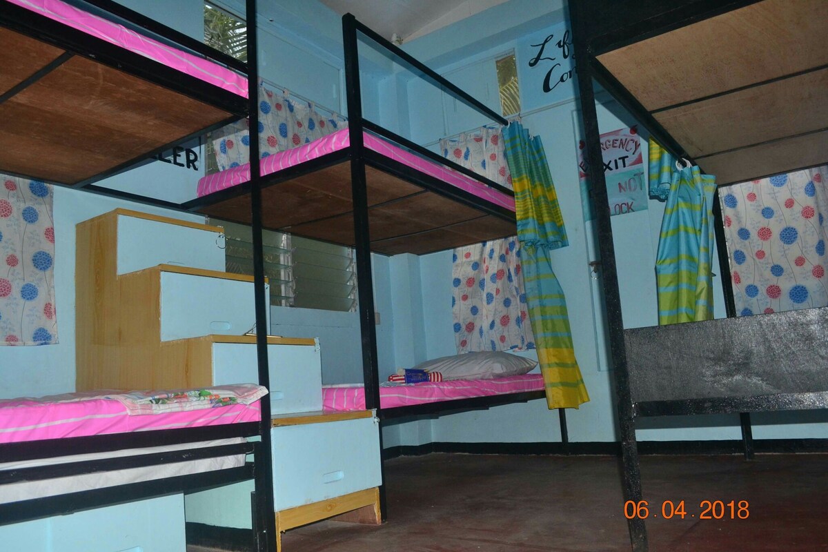 1 bunk bed on mixed dormitory