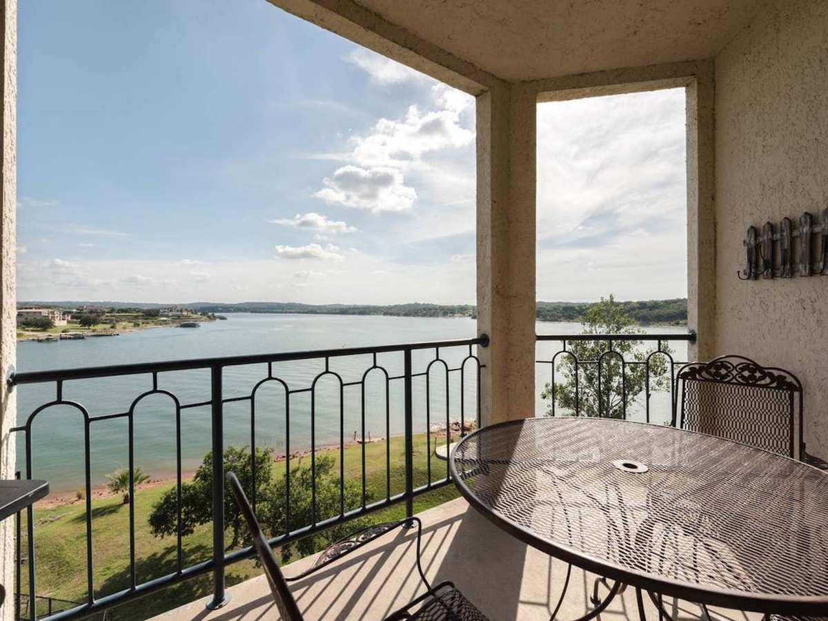 Sunset & Lake View on Island Retreat