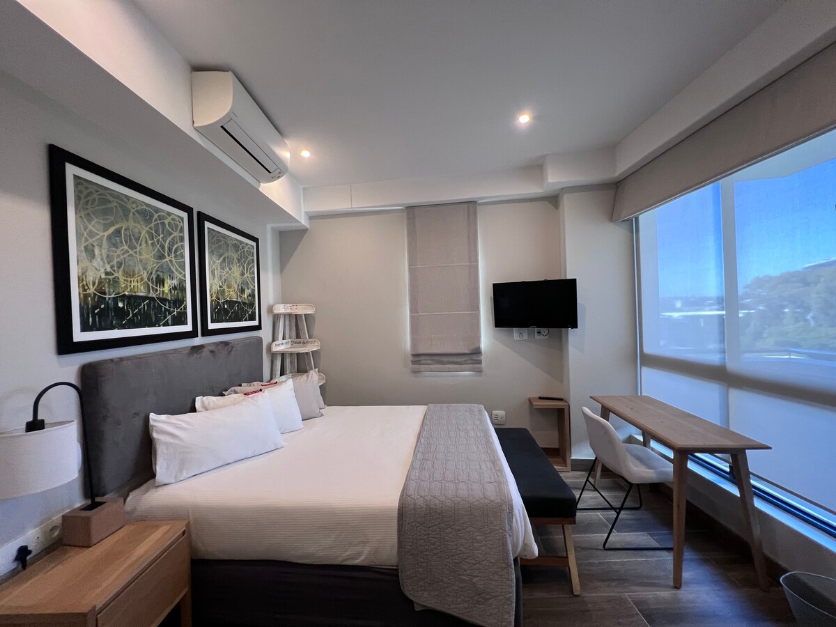 Wonderful 2-bedroom, best views (long stays -40%)