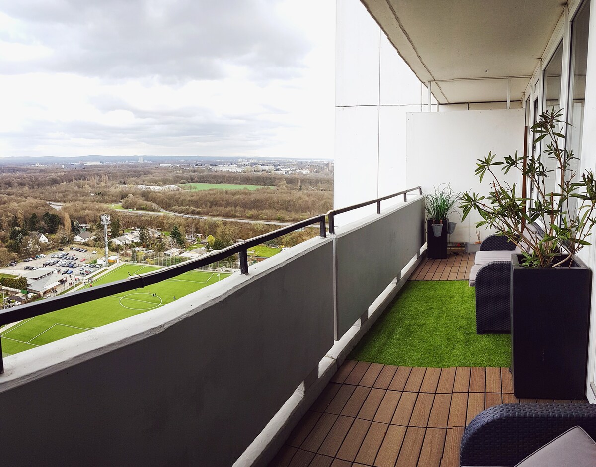 Skytower Poll - Above Cologne 's Rooftops