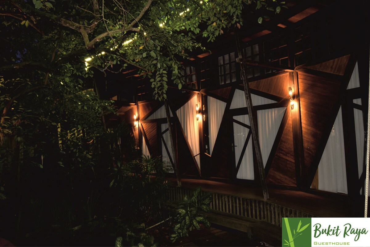 Bukit Raya Guesthouse Bamboo Tree House