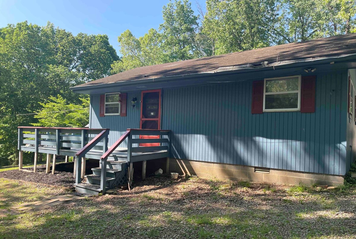 Blue Cabin at Lake Barkley