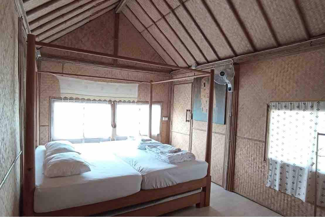 Suan Saek Saek Bamboo House (family room)