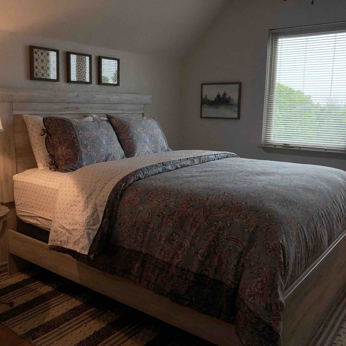 舒适的3卧室小木屋，可俯瞰壮丽的景色。