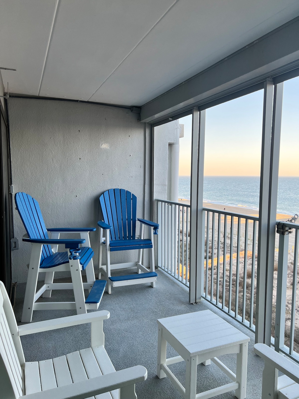 Beautiful Ocean Front Condo 2b/2ba with pool