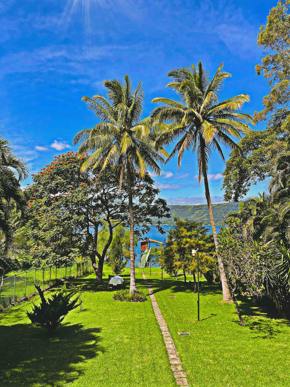 La Casa de Poncho, Lago de Coatepeque