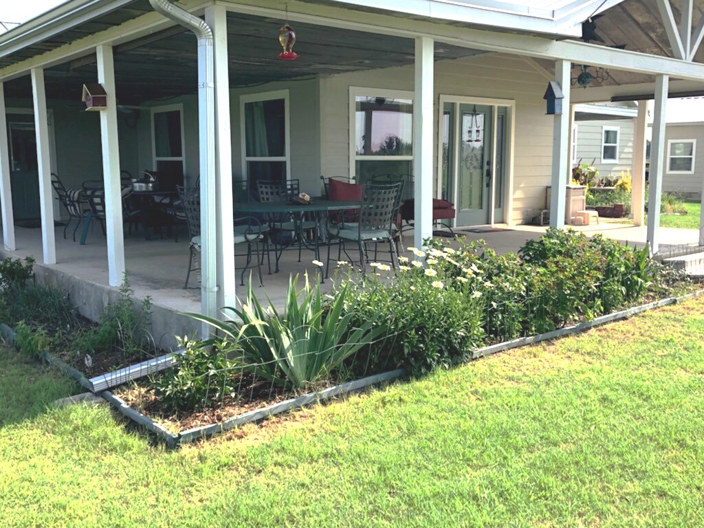 Longhorn Ranch House + Bunk house!