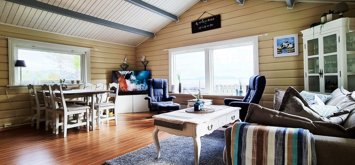 舒适的现代小木屋，可欣赏海景！