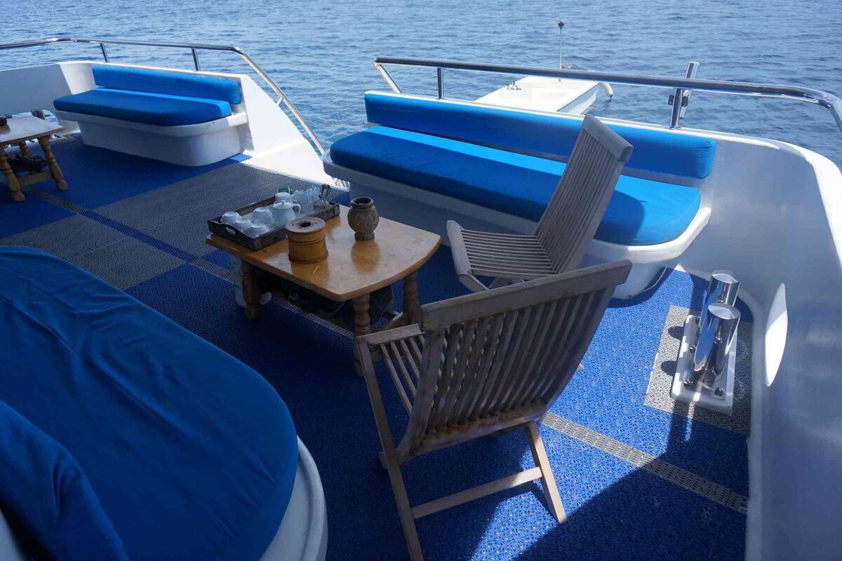 在您的私人游艇中游览马尔代夫！
