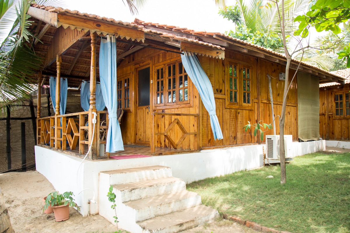 Beautiful AC Cottage on Pristine Agonda Beach