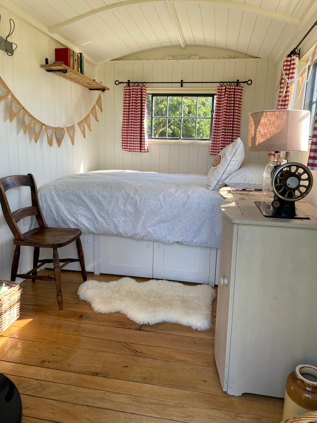 Peaceful Shepherds hut set in rural Suffolk