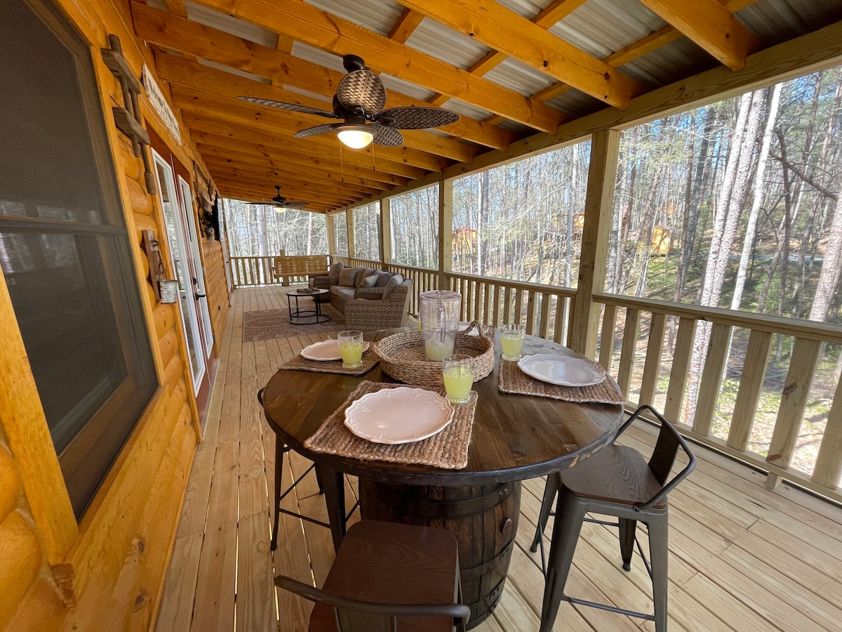 The Lazy Goat Cabin:HotTub, Grill, Fire Pit, Wi-fi