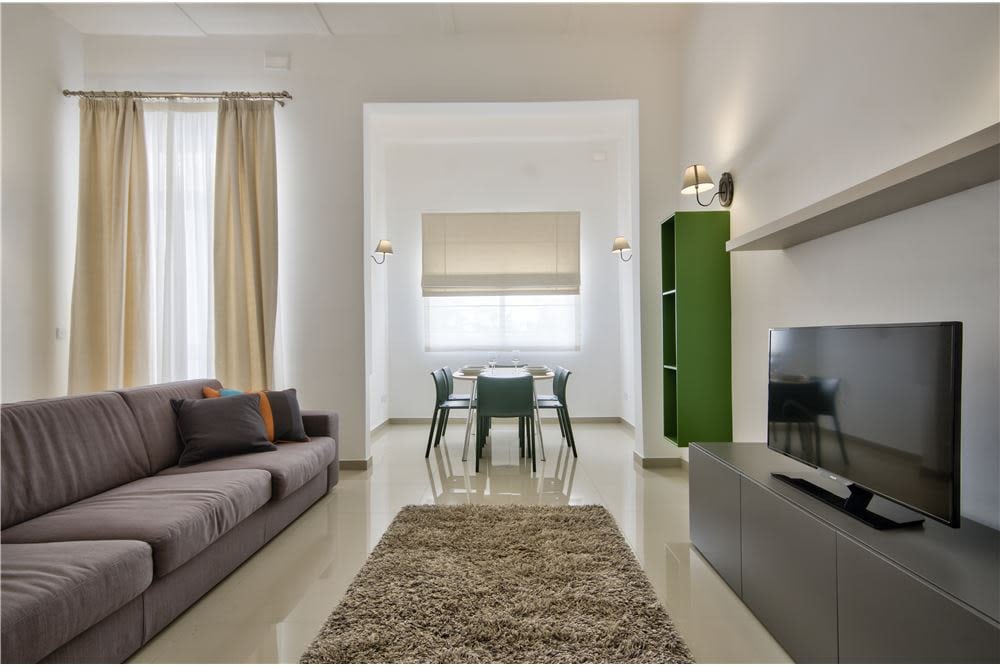 现代四卧室典型的马耳他联排别墅