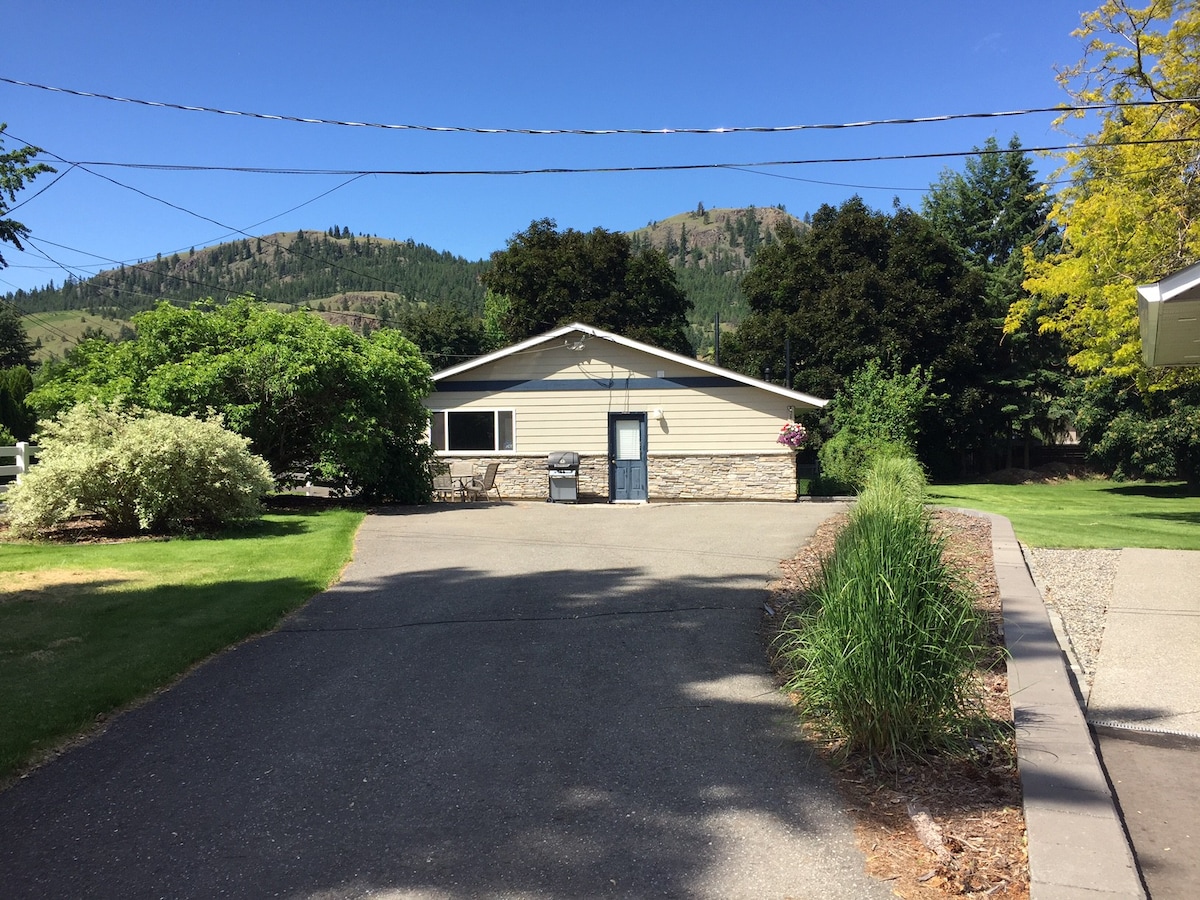 整栋坎卢普斯小屋（ Kamloops Cottage ） ，靠近太阳峰（ Sun Peaks ） ！