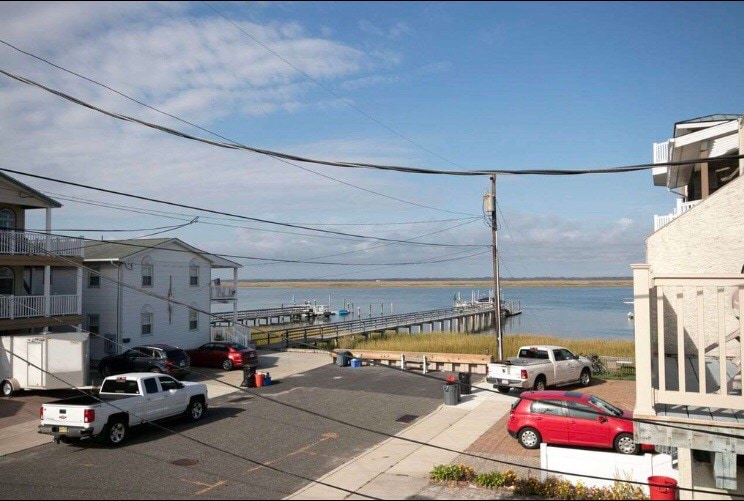 Close to the beach and the bay on the south end