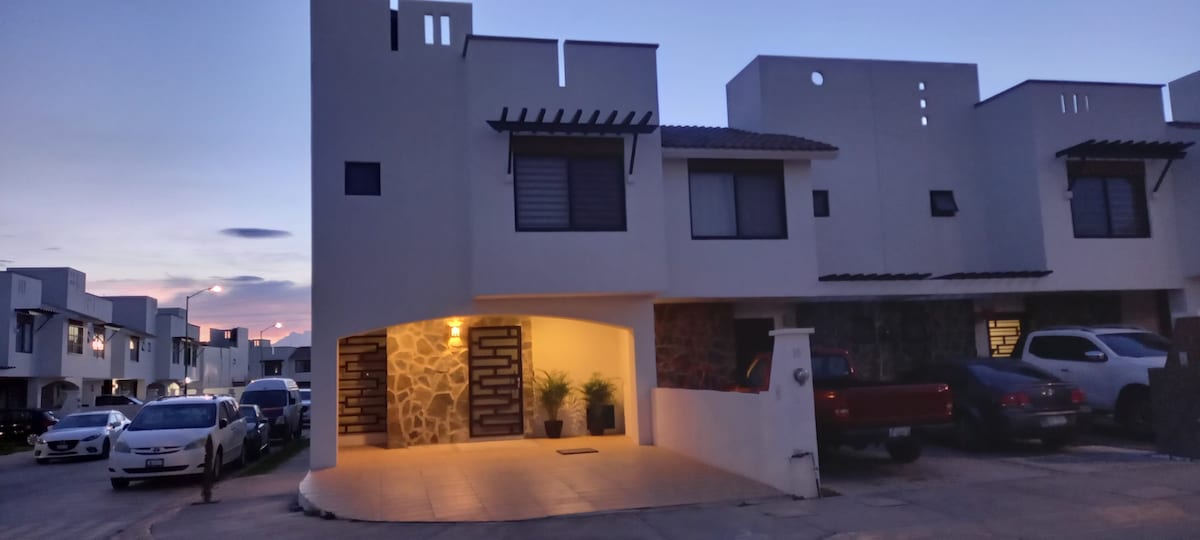 Tranquilidad y seguridad. Casa en Zona Residencial