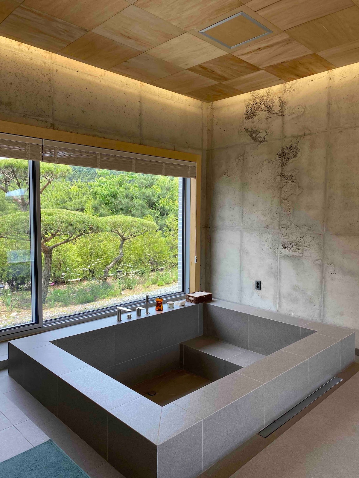 室内按摩浴缸和花园烧烤，带窗户| Yooju别墅| Nadong