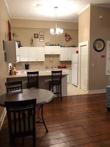 Downtown Meridian historic 1 bed, 1 ba 1100 sqft