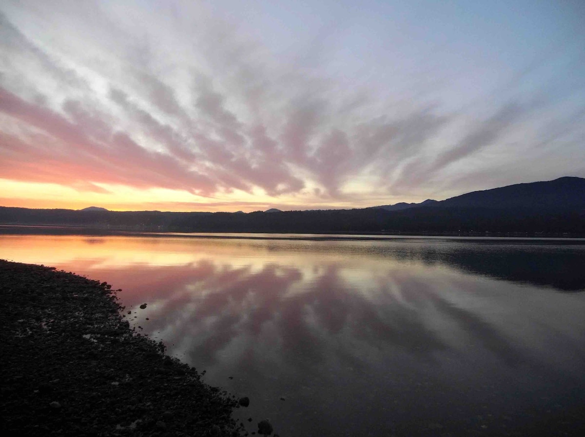 「Hood Hideaway」Hood Canal Waterfront Cabin