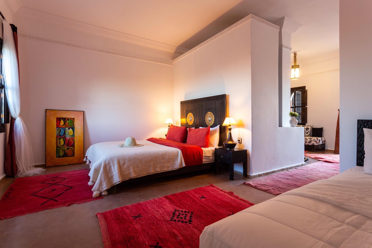 Marrakech, Riad 15 rooms, South facing pool!