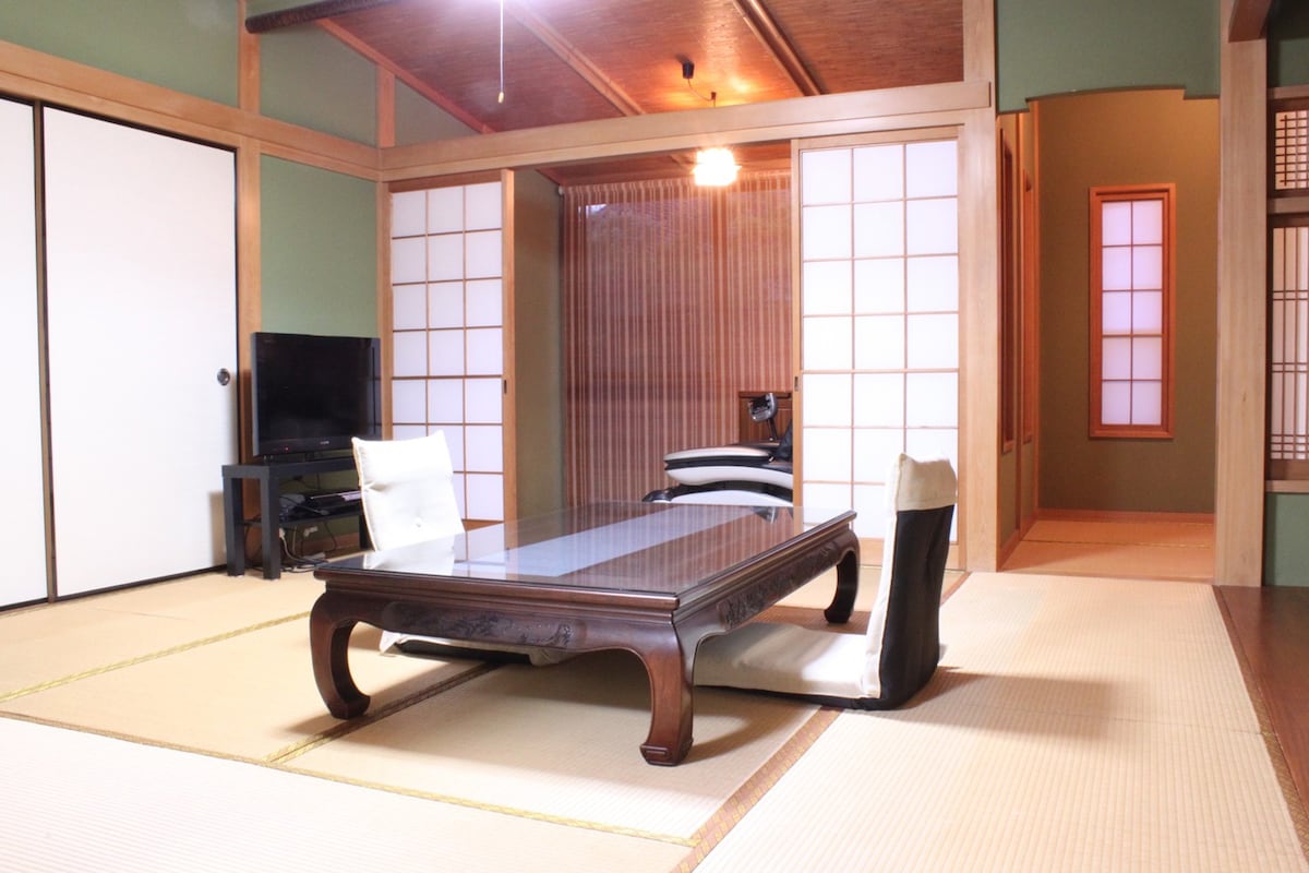 位置优越，去大阪（ （ Osaka ）和奈良（ Nara ）很方便/日式客房