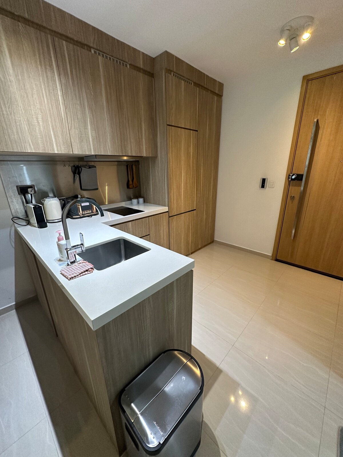 Stay with Karen in 1BR fully furnished cosy condo