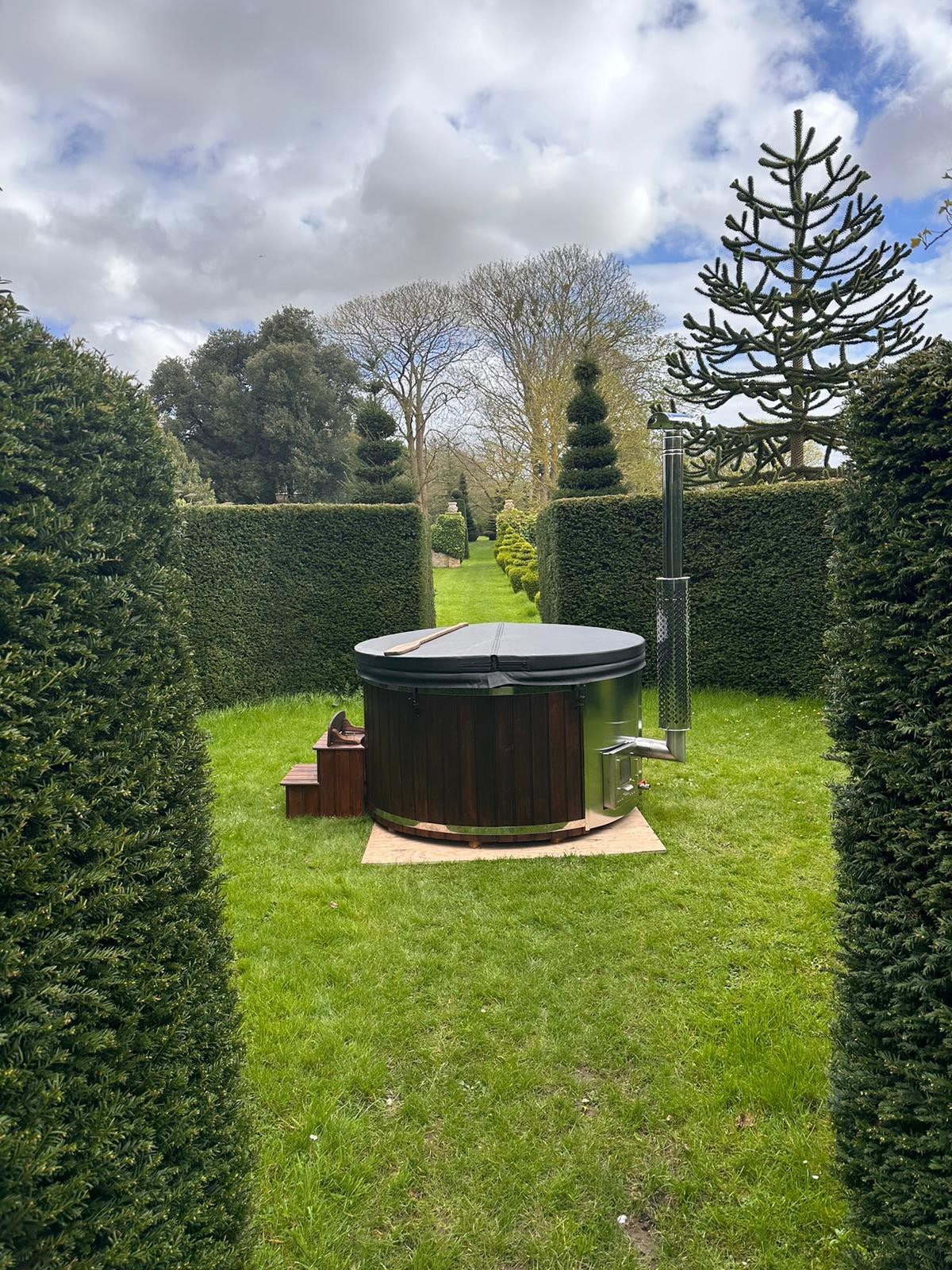 Gorgeous Grade II* Manor | Splendid Topiary Garden