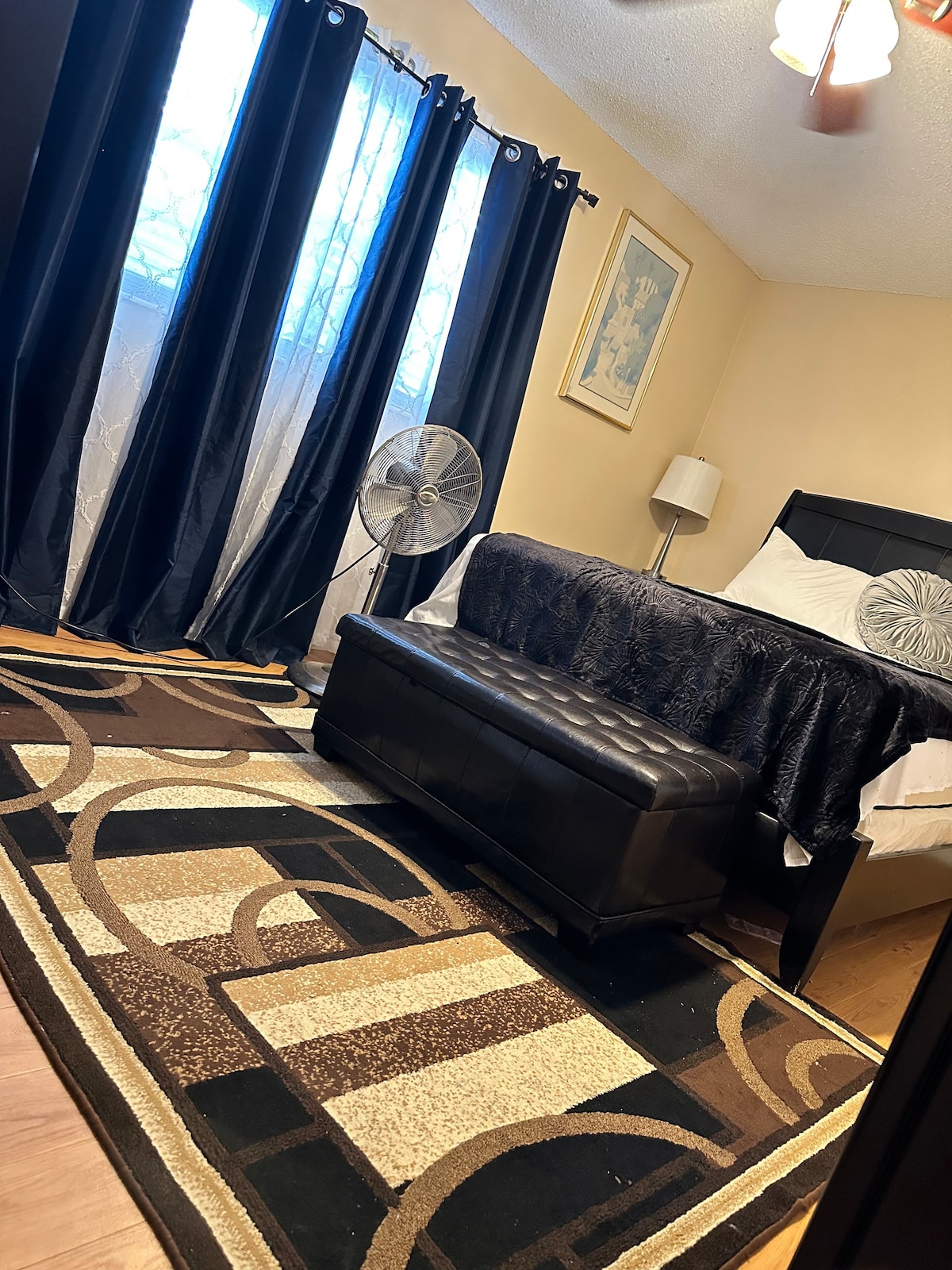 Private Bed/bath .10 from Airport /free parking