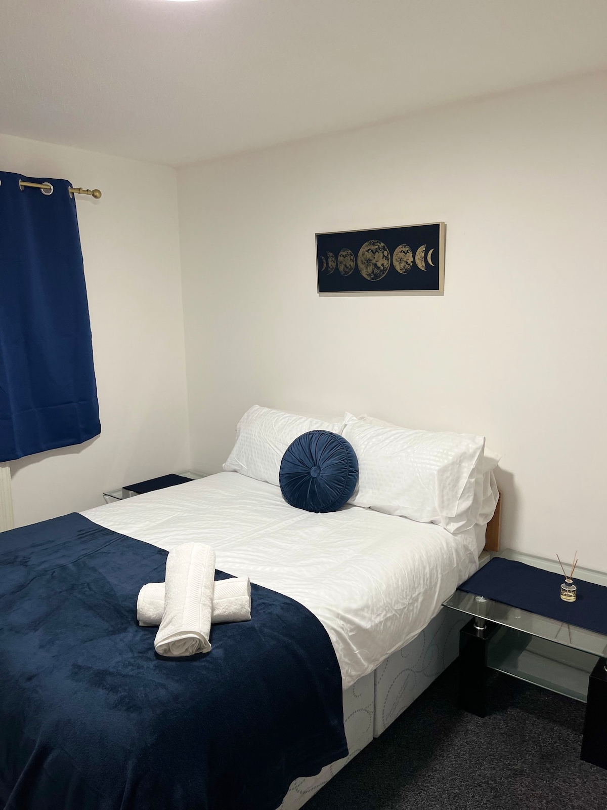 Salford Central 2-Bed Bliss - Free Parking