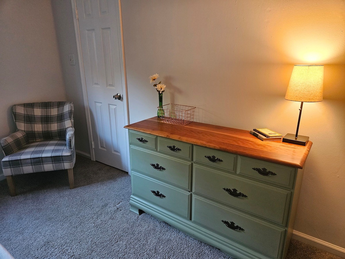 Private Rancher
Master Bedroom