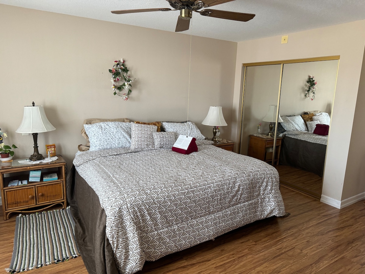 Hesperia Cozy Master Suite with Private Entrance