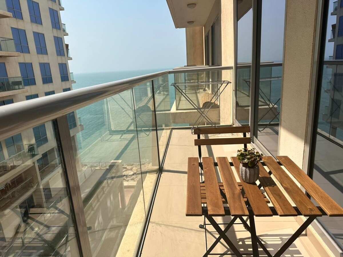 Sea view 1 Bedroom Apartment at Al Marjan Island