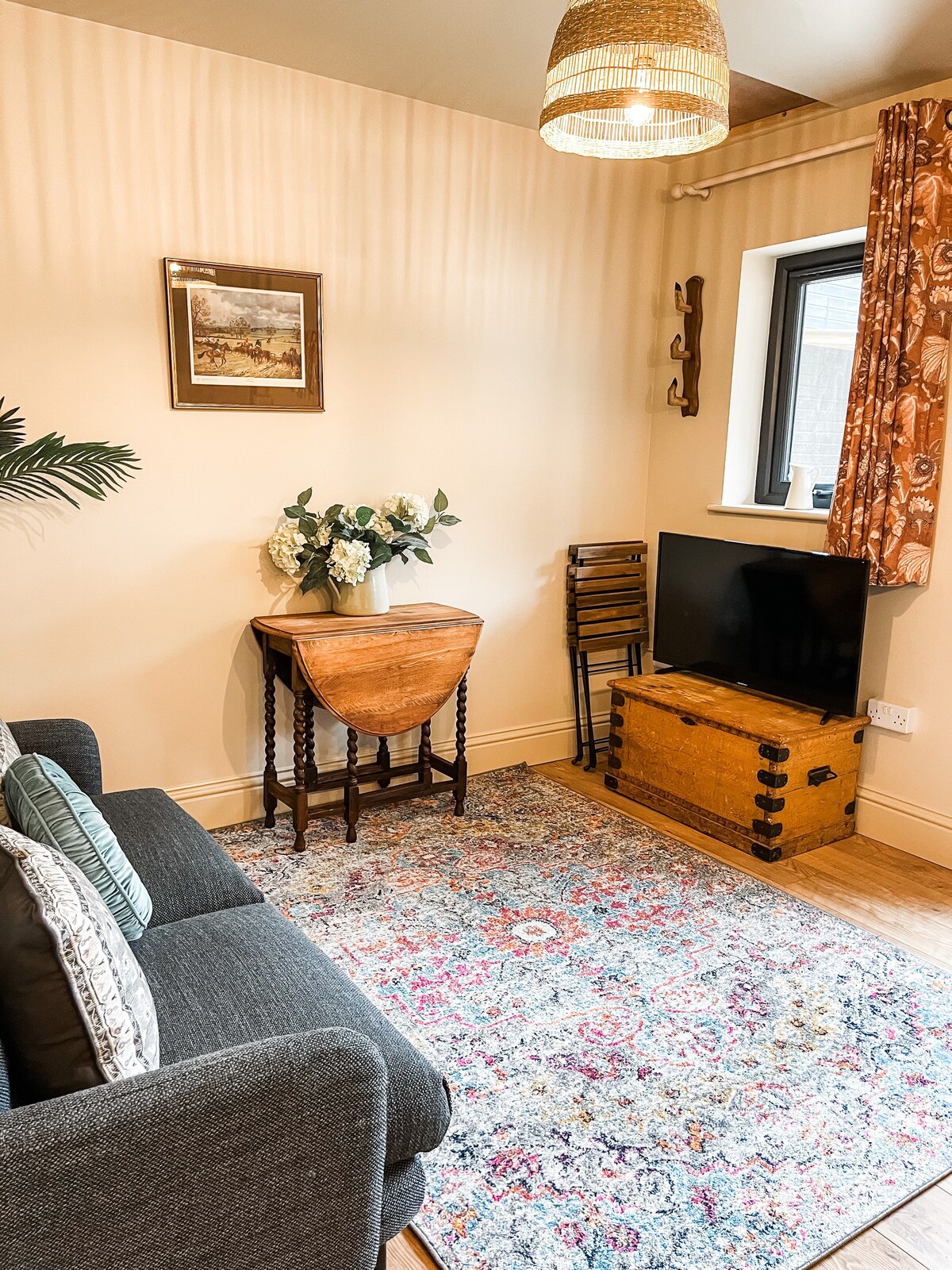 Romantic & cosy converted stable block with bikes