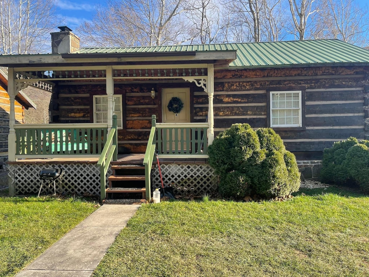 Appalachian Cabins Honeymoon cabin #4