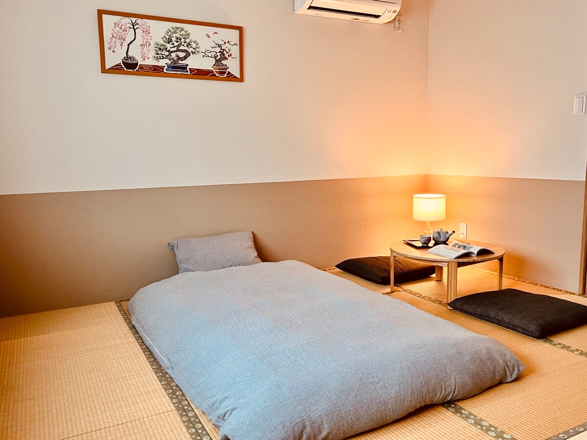Japanese-style Room in Cozy Modern Guesthouse (椿)