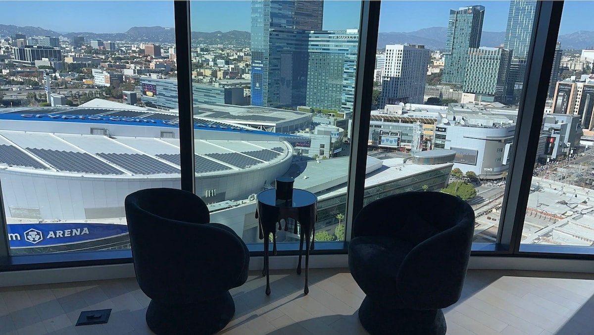 Luxury DTLA City View | 2BDR | Pooltable | Balcony