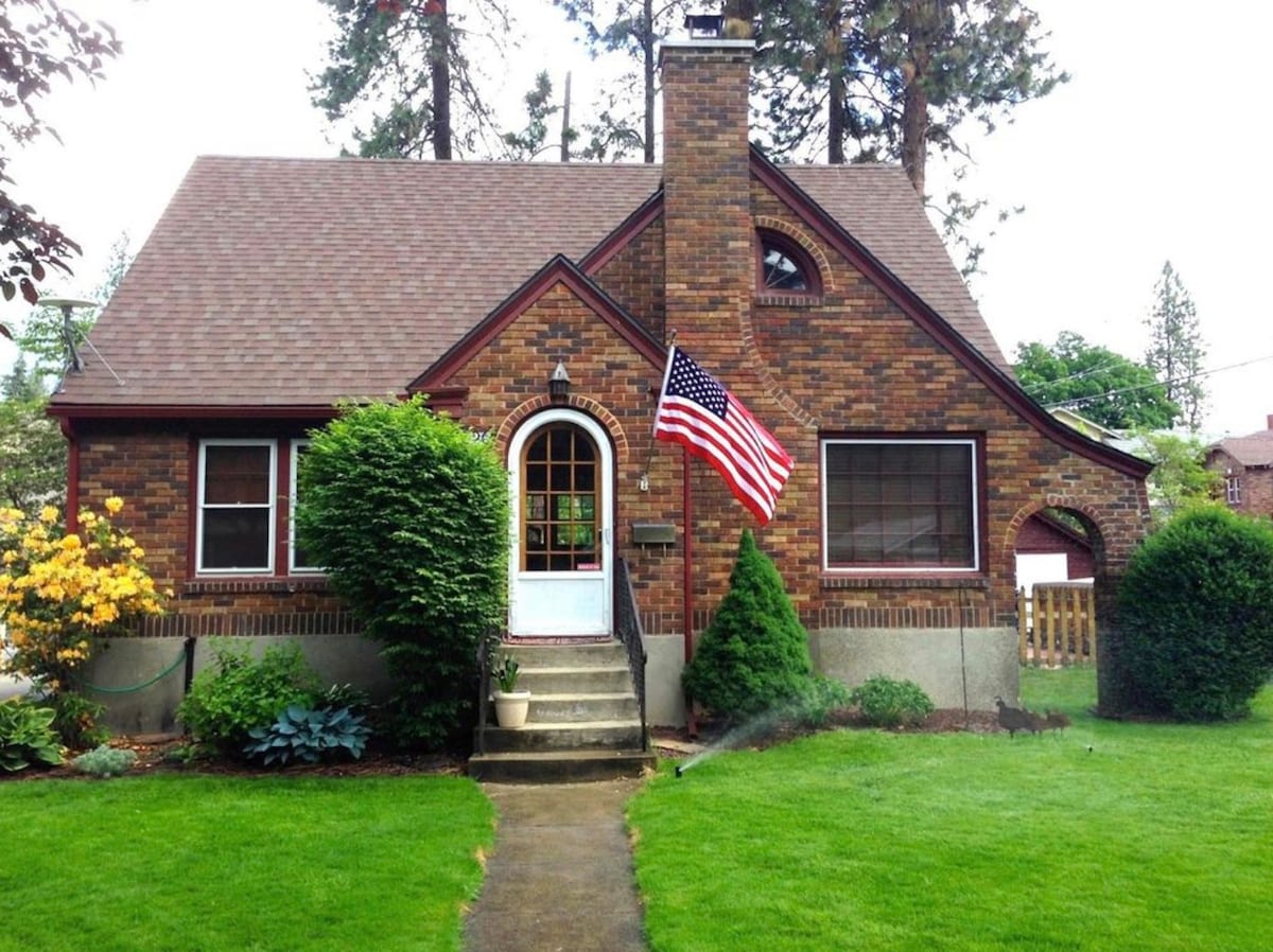 Charming Audubon Park Bungalow