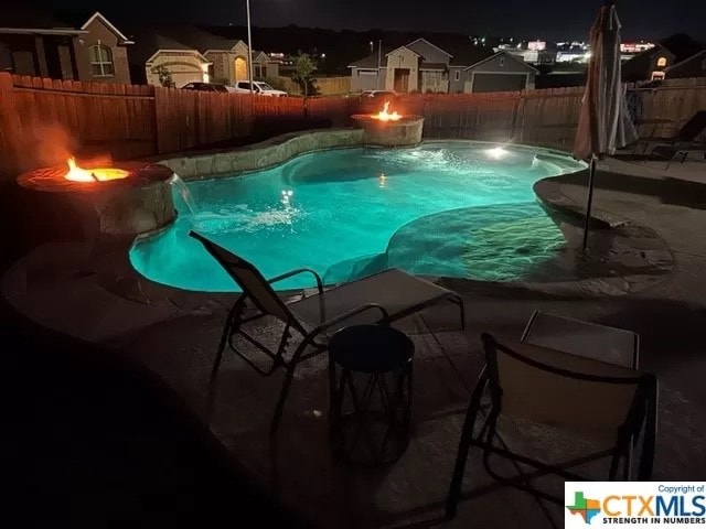 Private pool, sleep 16+, 15’ to everything