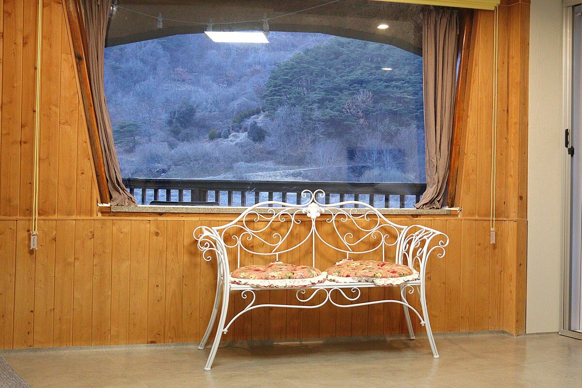 Jirisan Mountain Dokchae Travel Center Yellow Pension